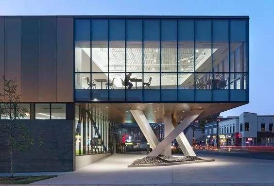 Curtain wall facade